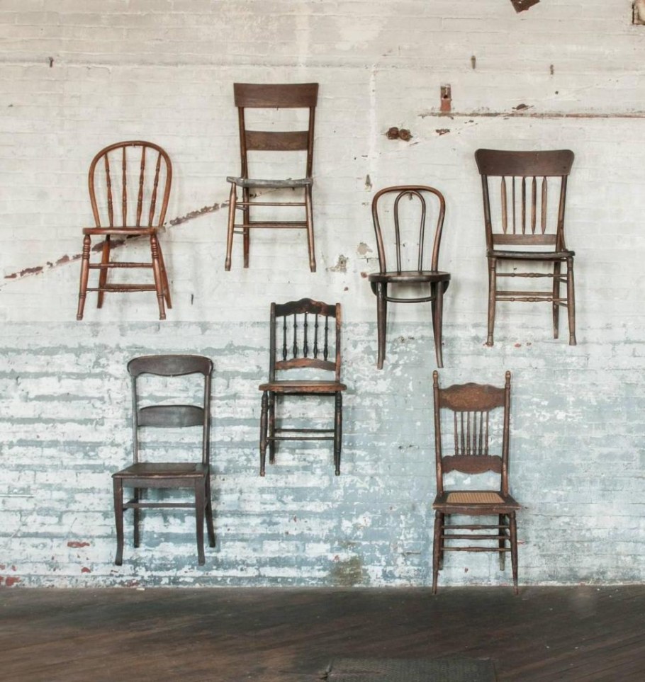 Композиции из разных стульев