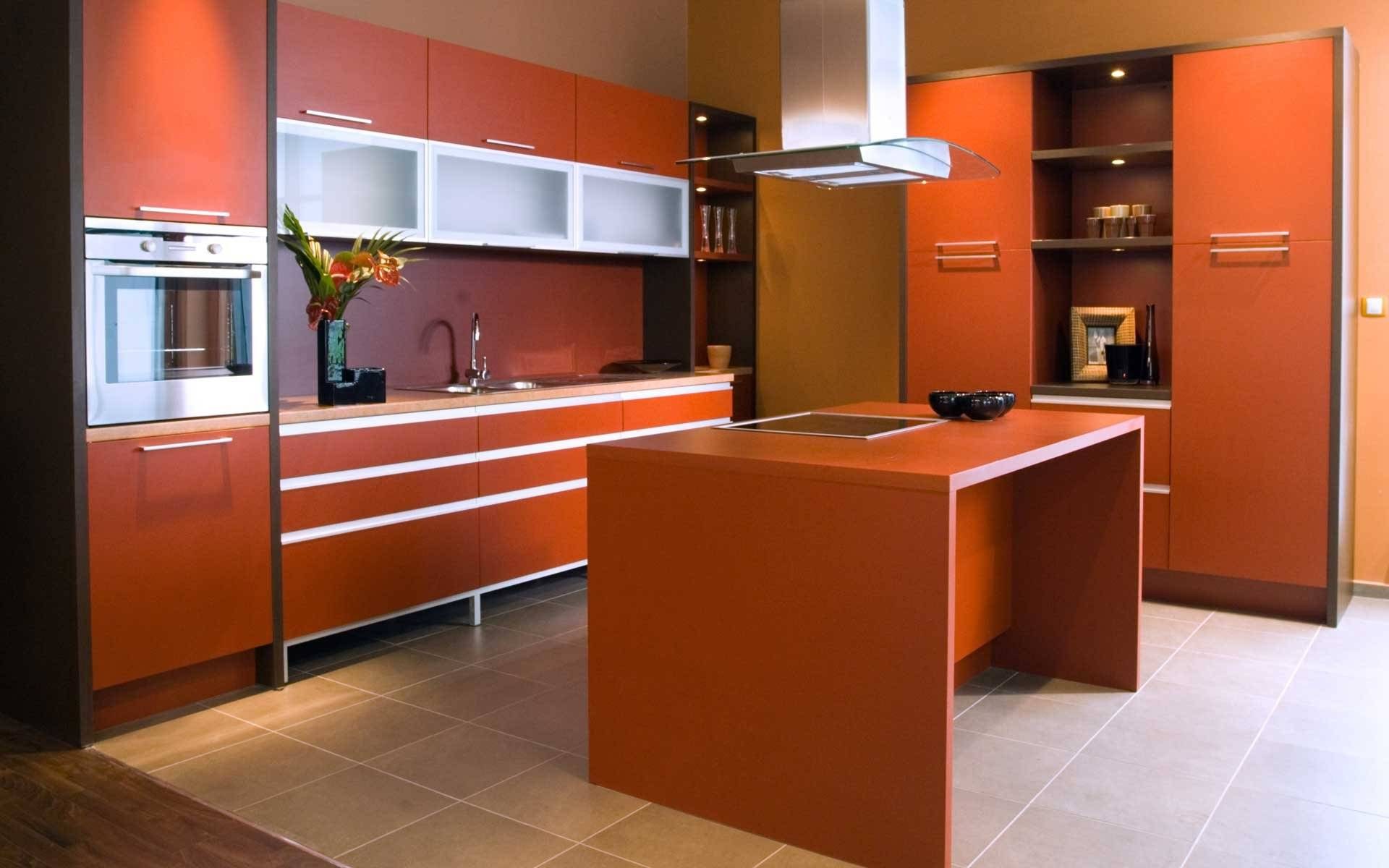 Кухня на что обратить внимание. Оранжевая кухня. Оранжевые стены на кухне. Кухня терракотового цвета. Оранжевая кухня в интерьере.