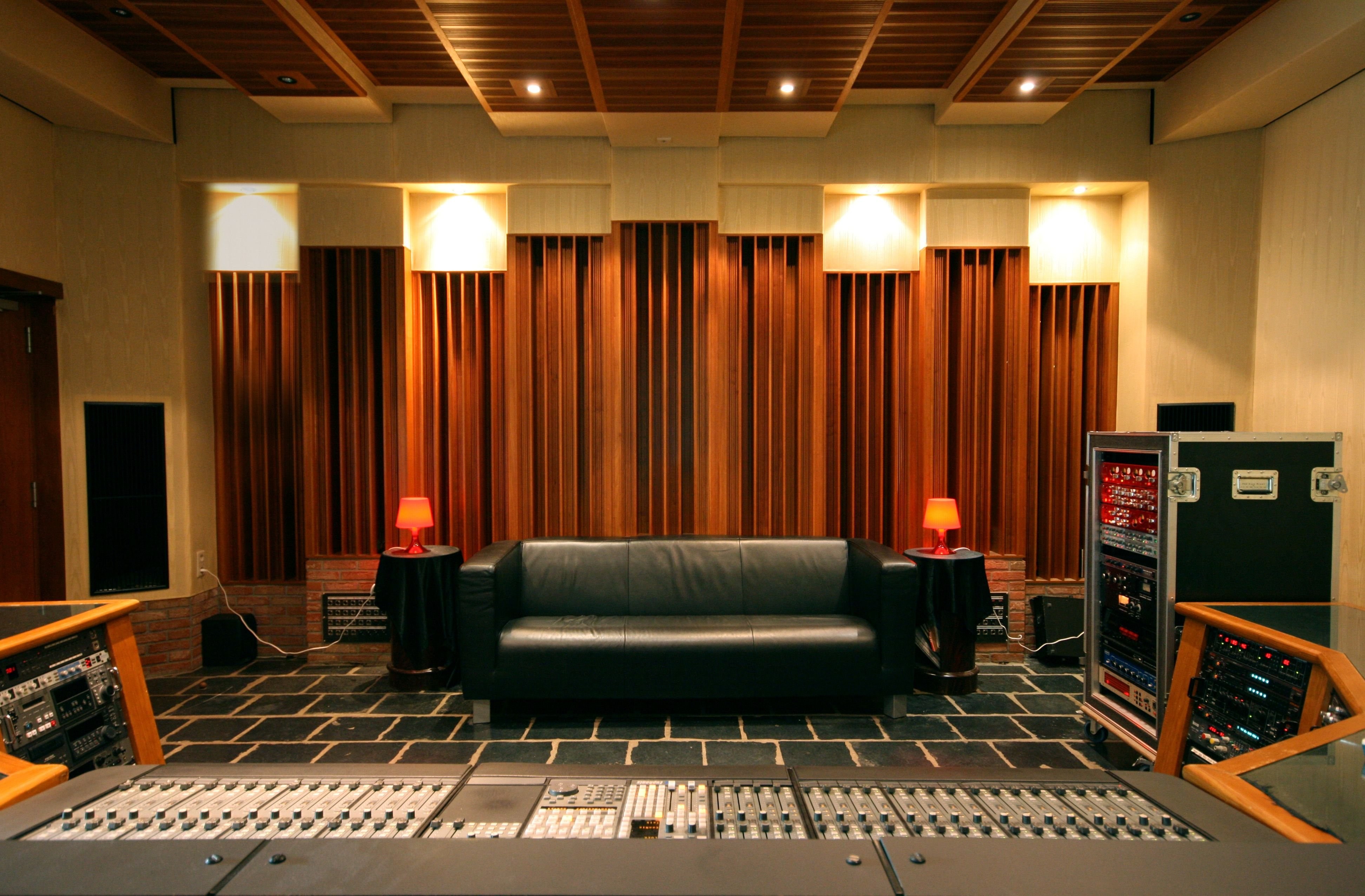 Los studio. Студия звукозаписи East West Studios (Лос-Анджелес, США, 2008г.). Контрол рум студия звукозаписи. Студия звукозаписи интерьер. Интерьер музыкальной студии.