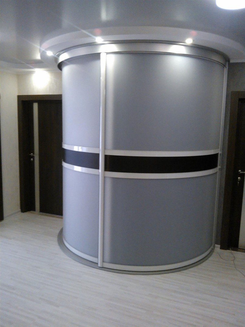 Круглый шкаф в прихожую