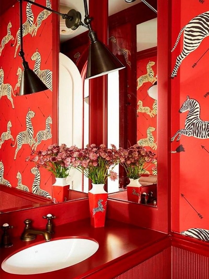 Ванная в красных тонах