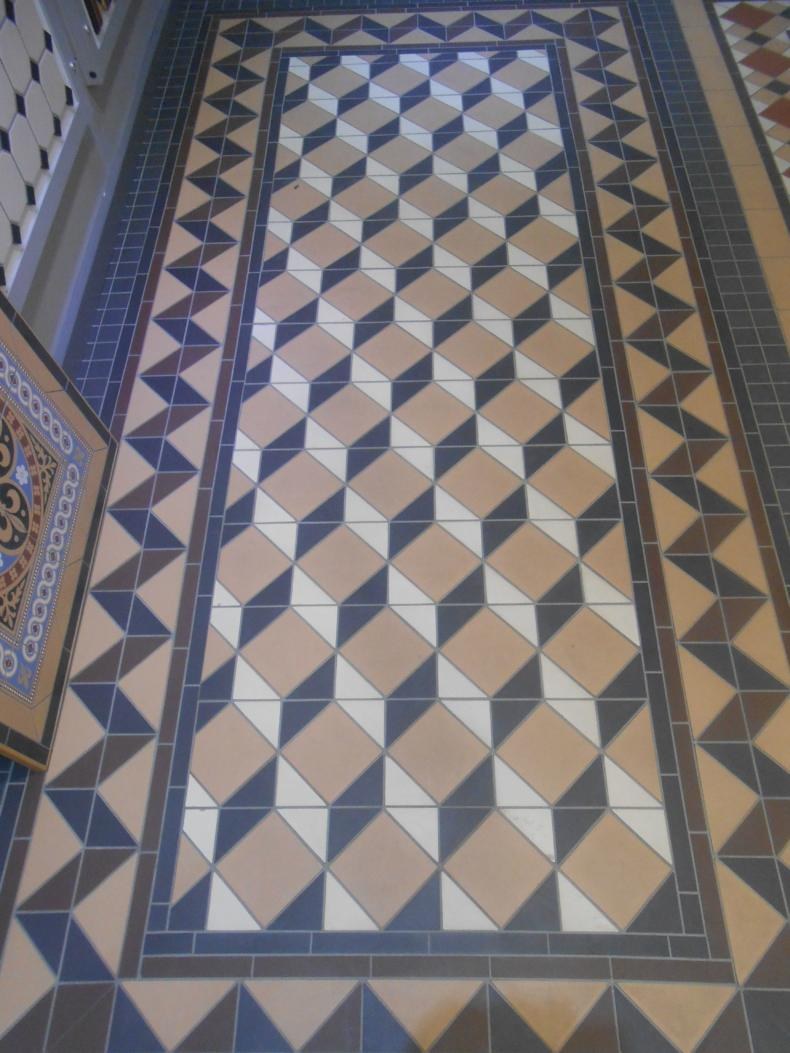 Метлахская плитка для пола в Лувре