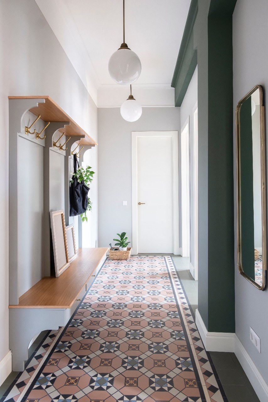 Метлахская плитка в коридоре