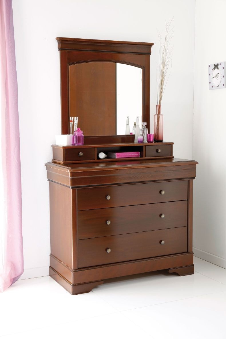 Комод с зеркалом для девушки