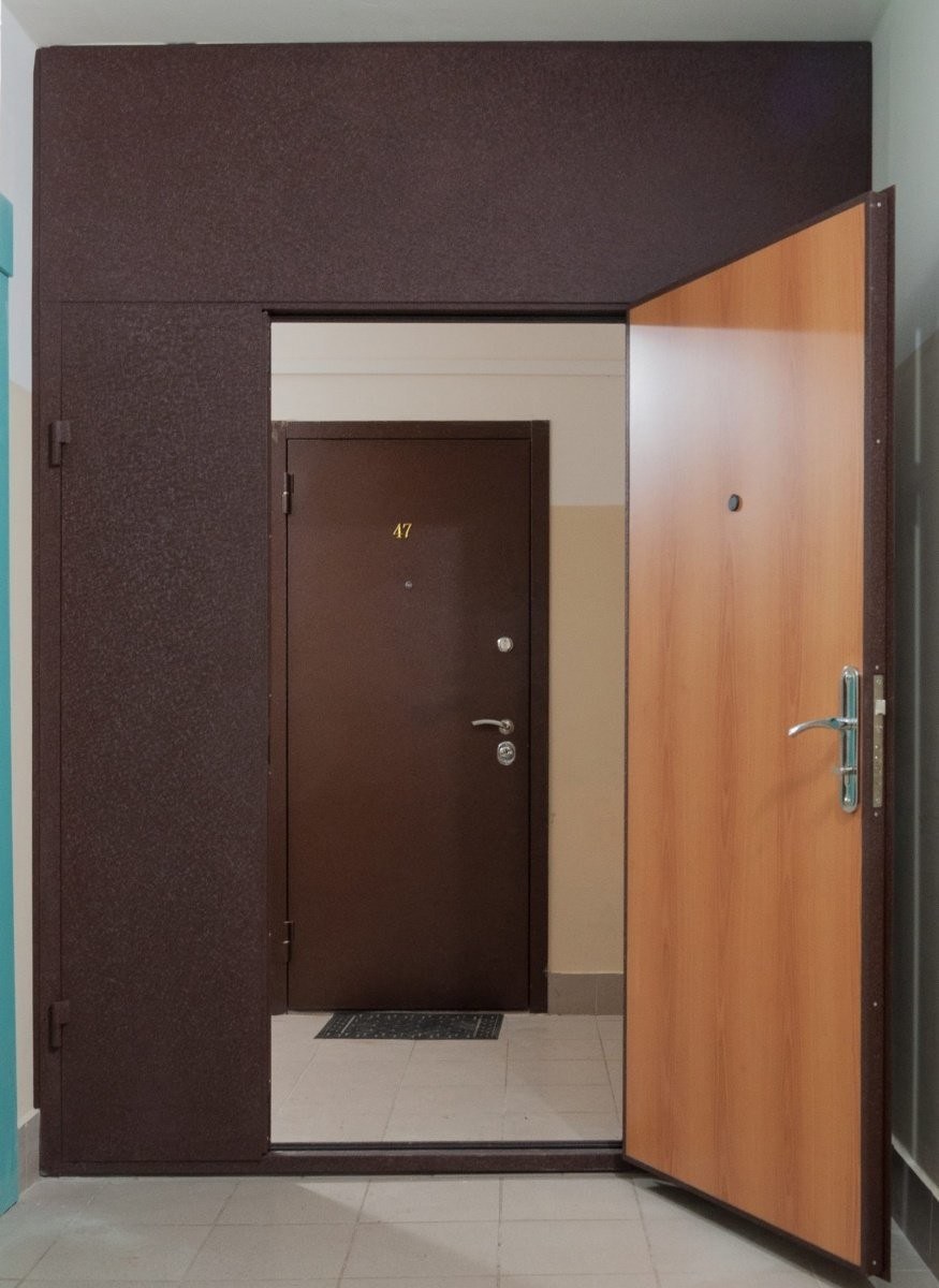 Дверь входная металлическая тамбурная