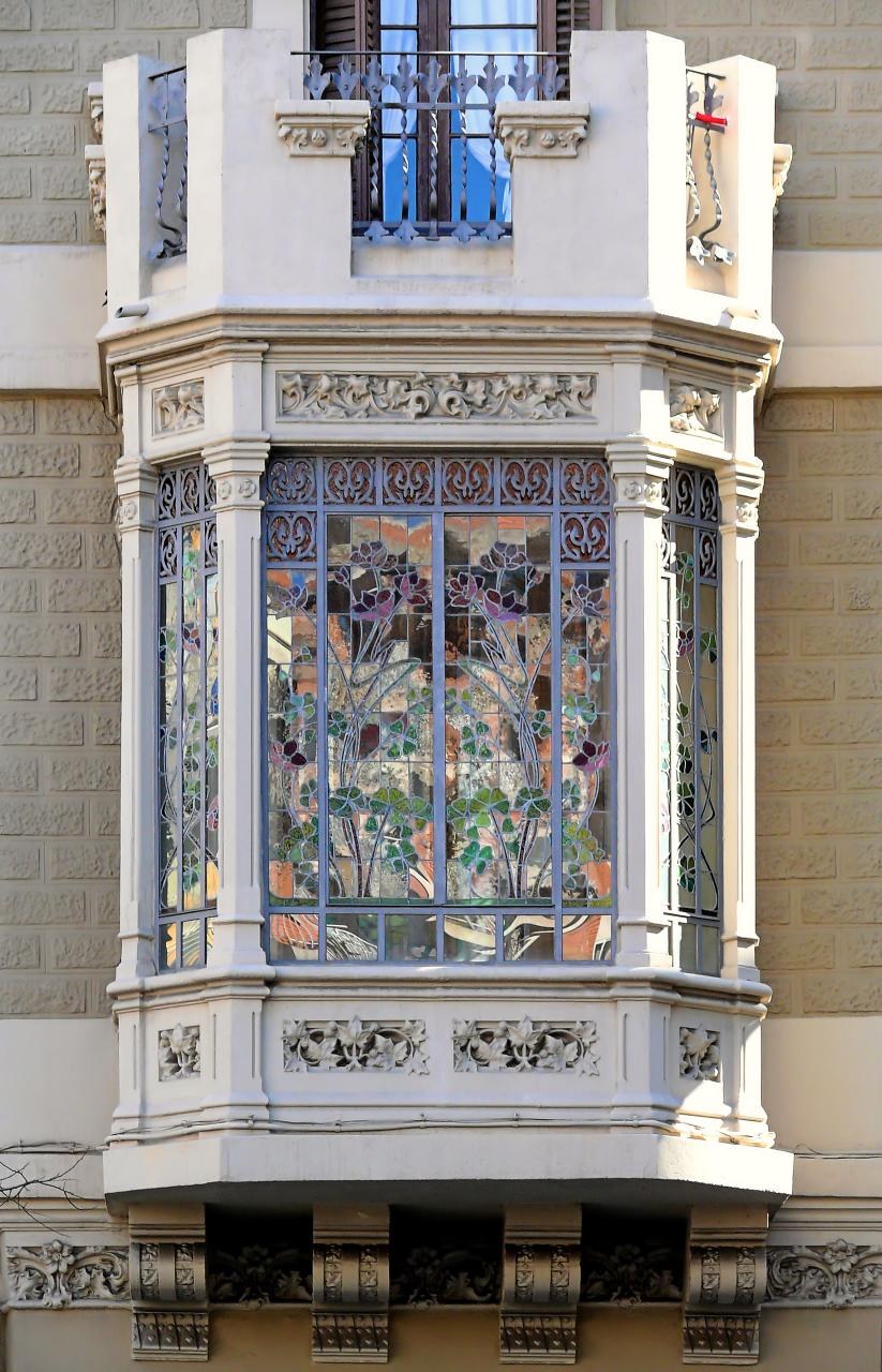 Дом с витражами