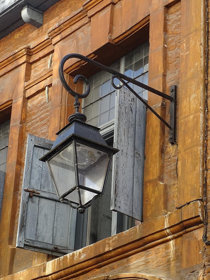 Вид на доме светильника с улицы