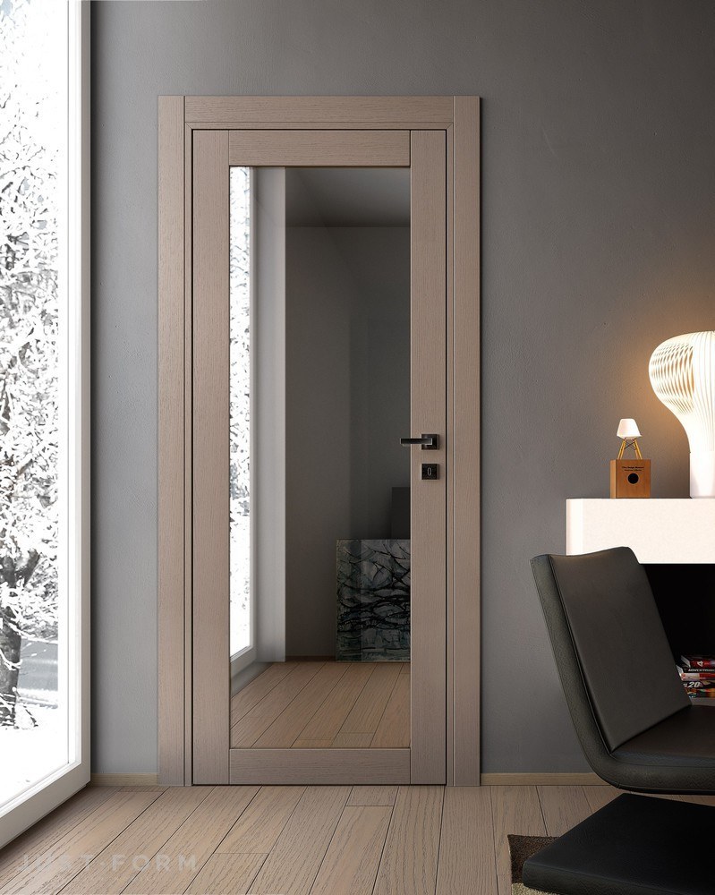 Зеркальная дверь межкомнатная