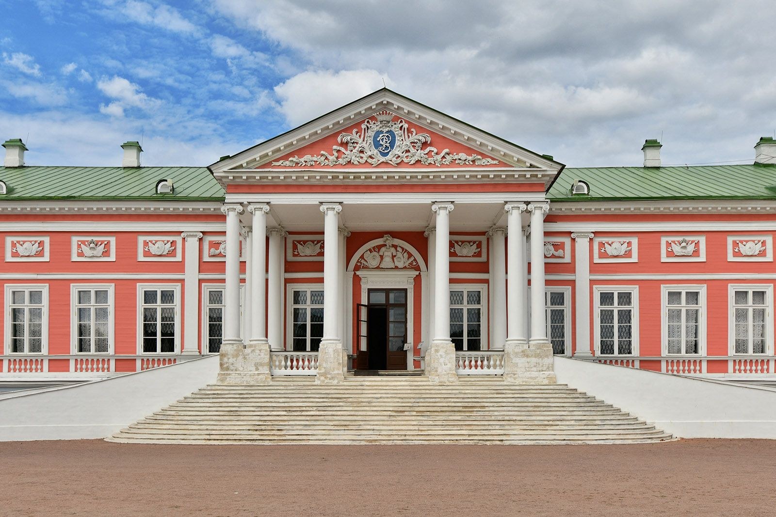 Музей усадьба. Кусково Москва. Дворец в Кусково чей он. Кусково конец лета. Кусково новости.