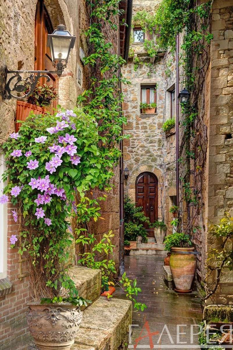 Итальянский дворик Италия