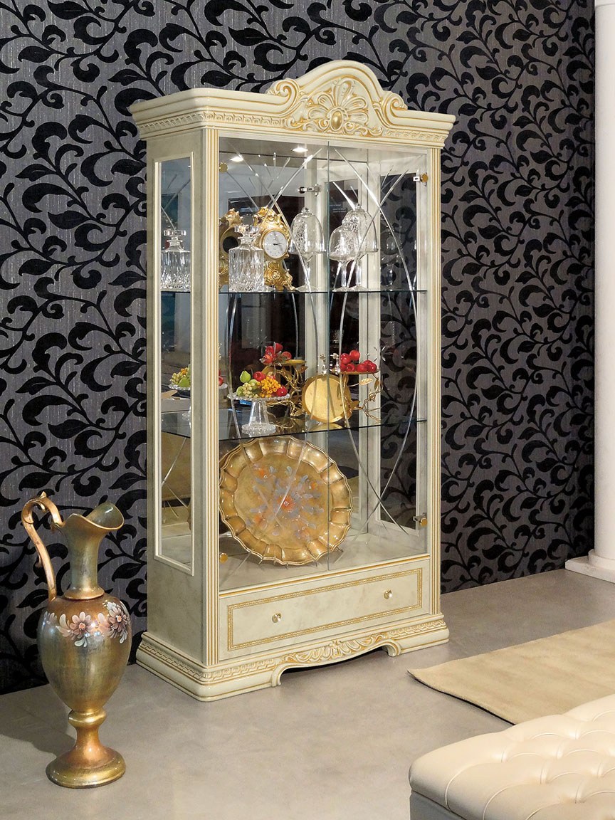 Leonardo Plus витрина