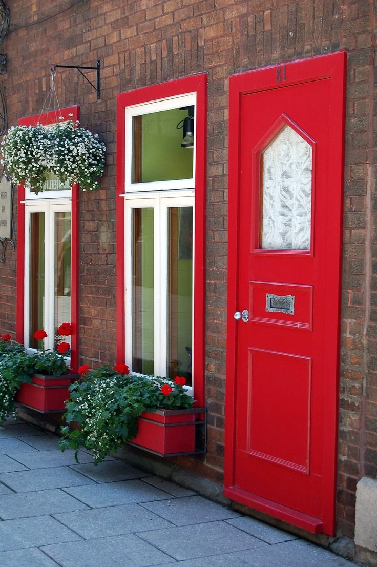 Дверь входная в цветах