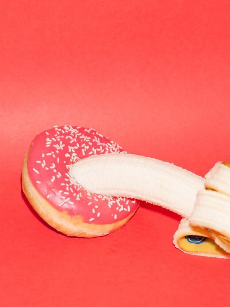 Банан и пончик