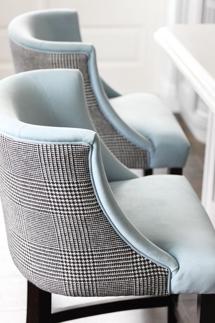 Кресла из ткани лапки