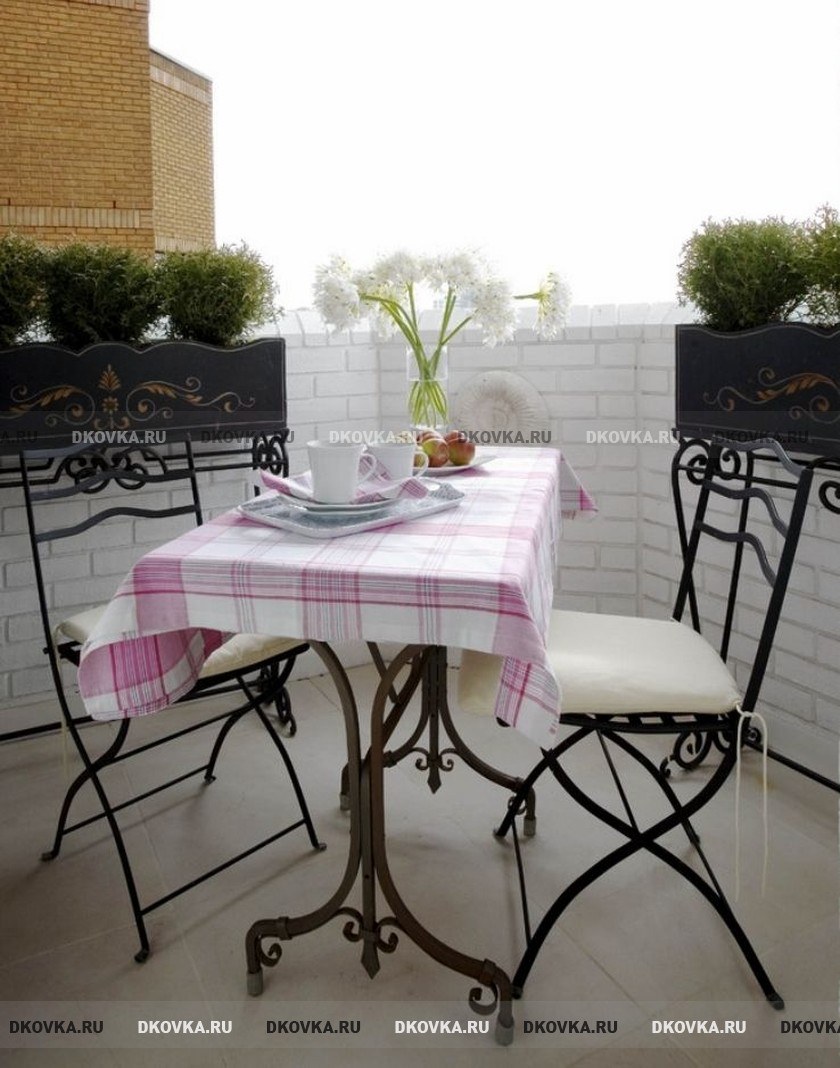 Металлический столик на балкон
