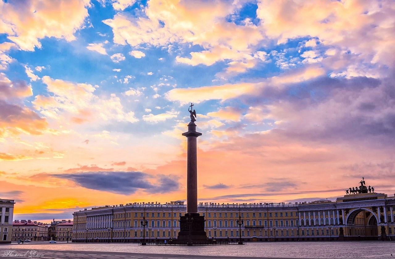 Александровская колонна в Санкт Петербурге