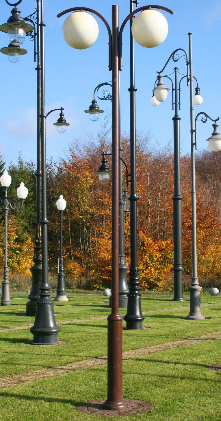 Фонари уличного освещения на столб