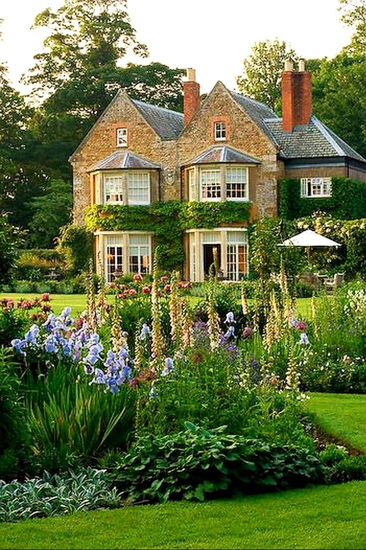 Пергола в английском саду