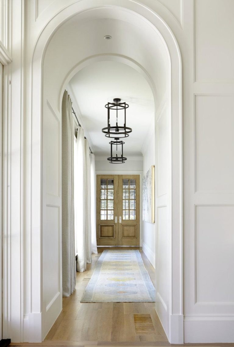 Арка в узком коридоре