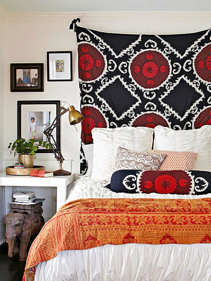 Ковер над кроватью