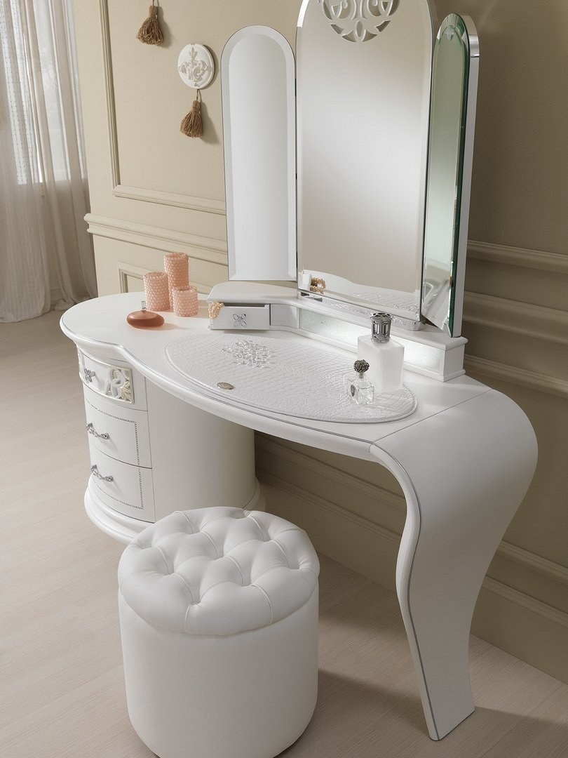 Необычный туалетный столик