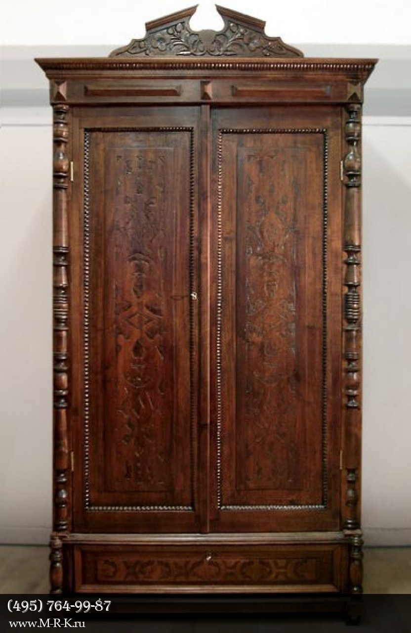 Огромный шкаф старый