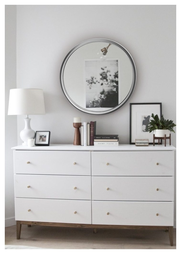 Декор на комоде в спальне