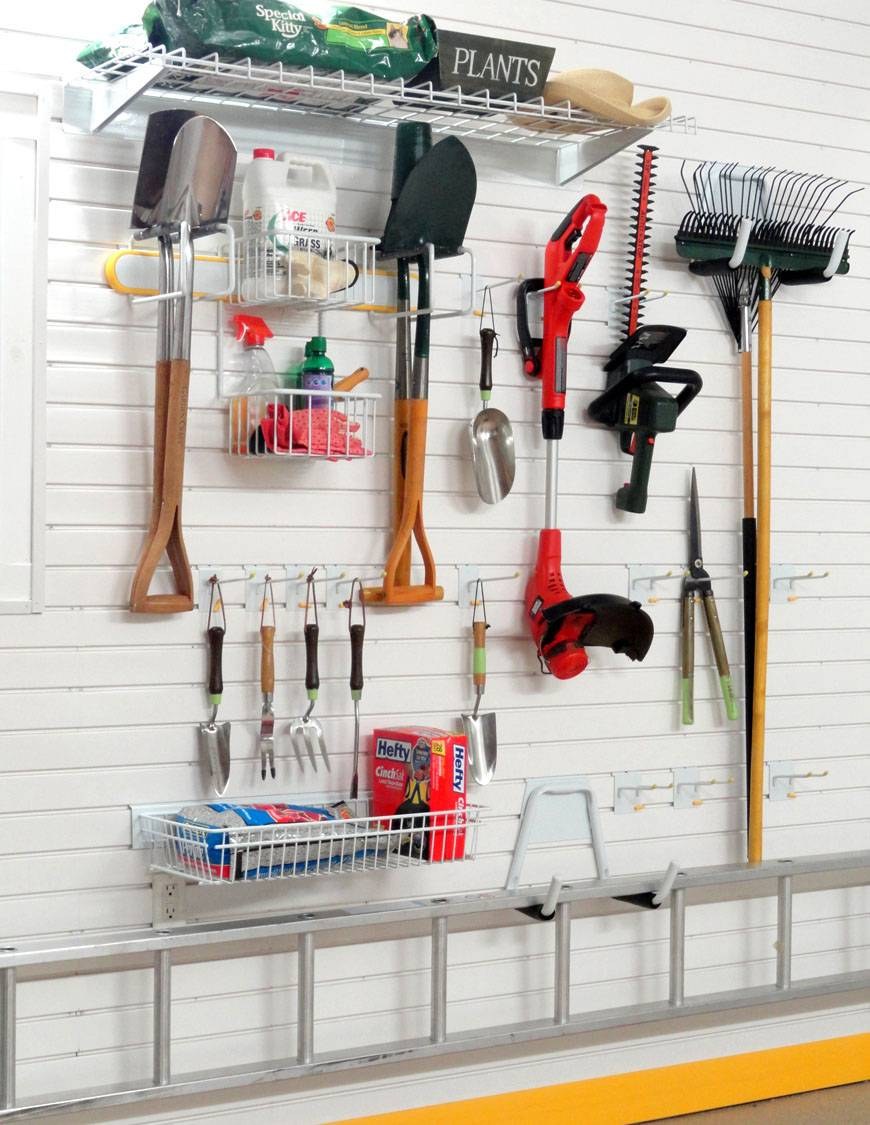 Уголок садового инвентаря