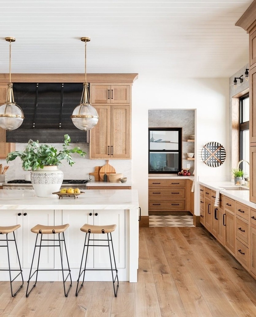 Кухня с деревянными элементами