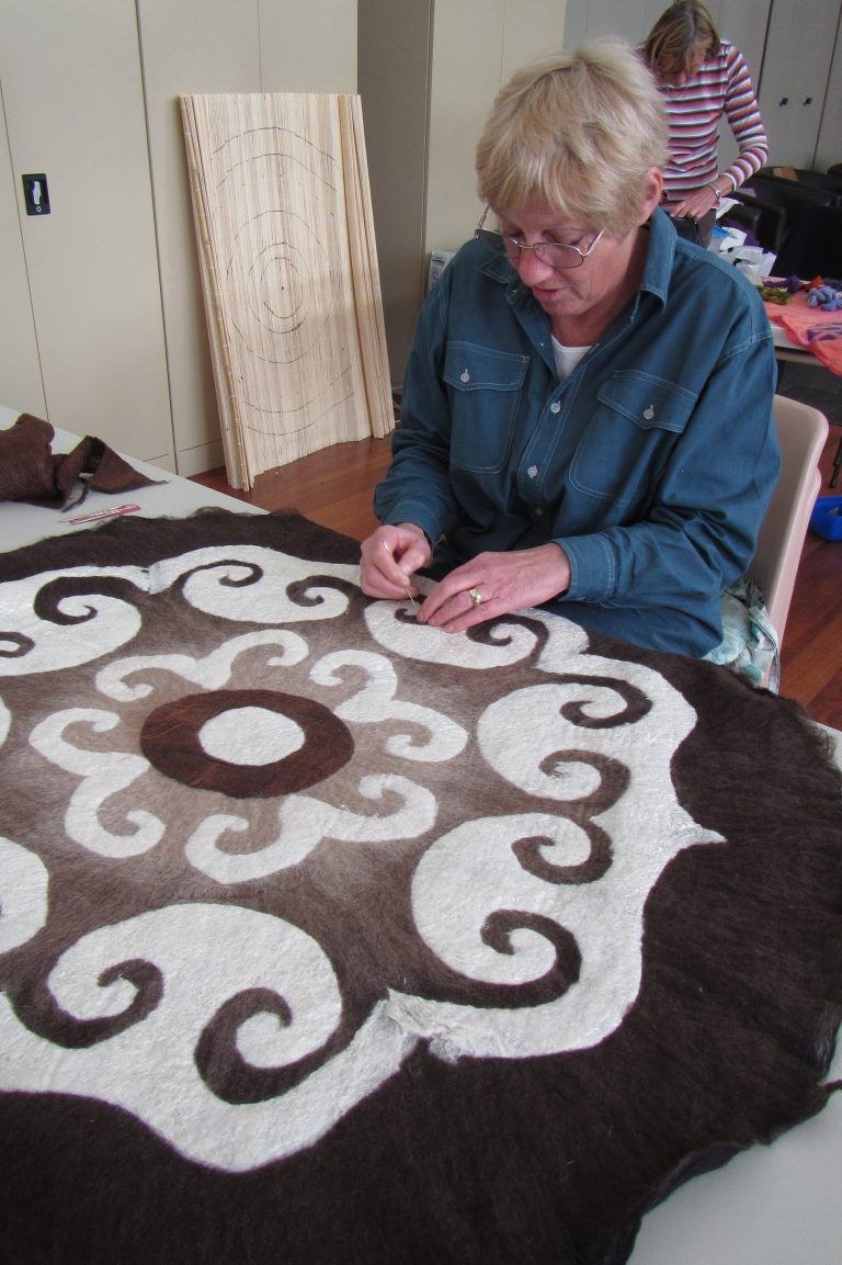 Войлочный ковер вышивка