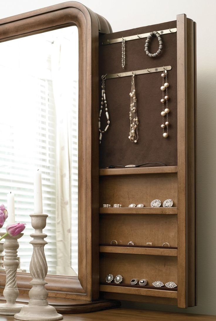 Шкаф для бижутерии с зеркалом