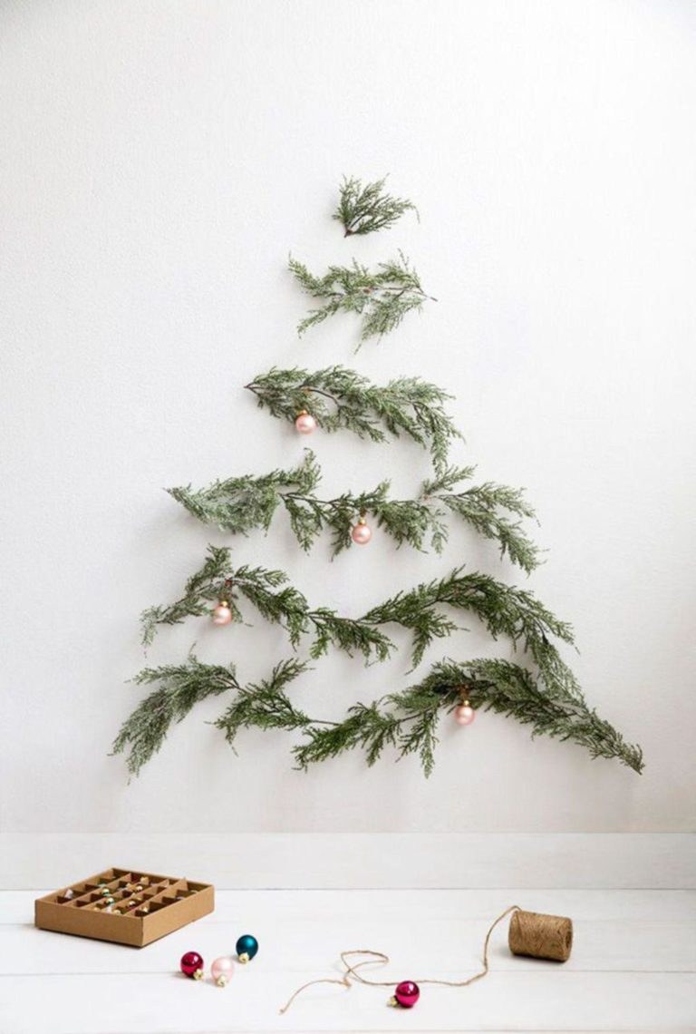 Необычные настенные елки