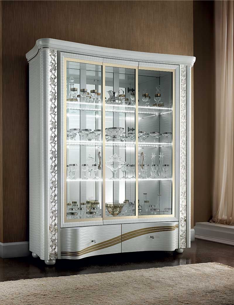 Современная витрина для посуды