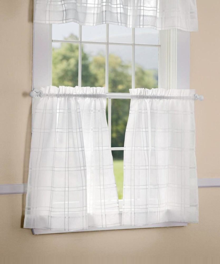 Карниз для штор на половину окна