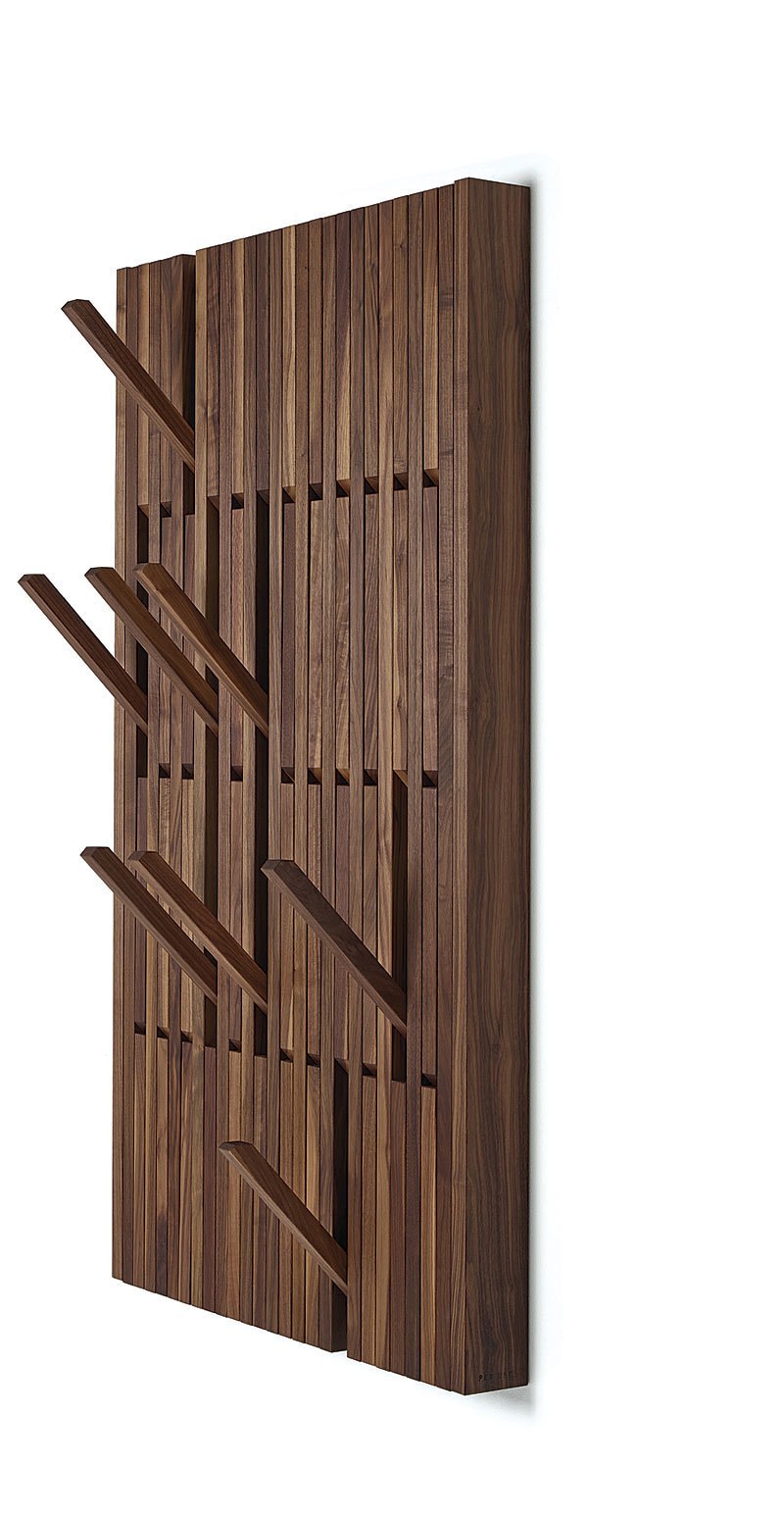 Вешалка с откидными крючками в прихожую