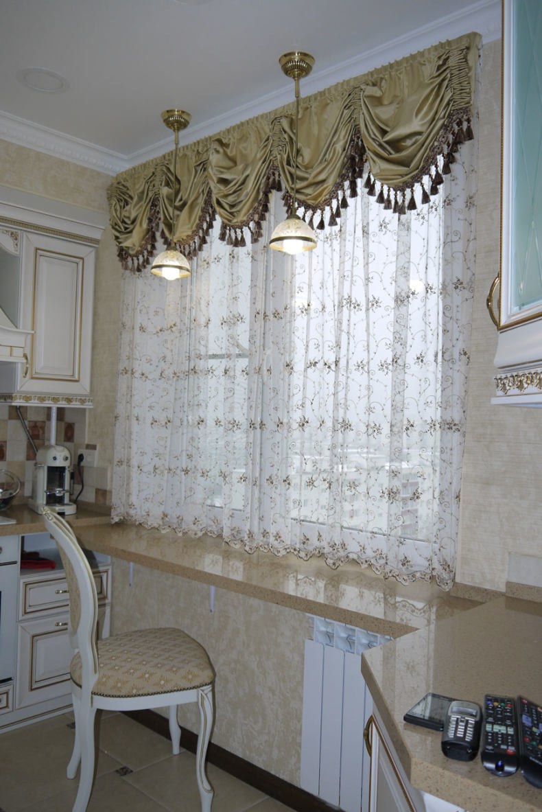 Кухонные шторы до подоконника