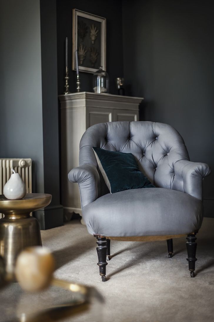 Кресло в английском стиле в интерьере