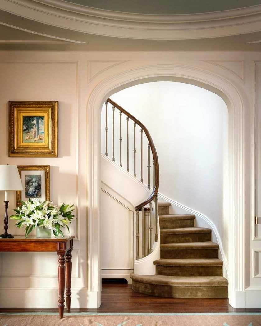 Лестница в арке