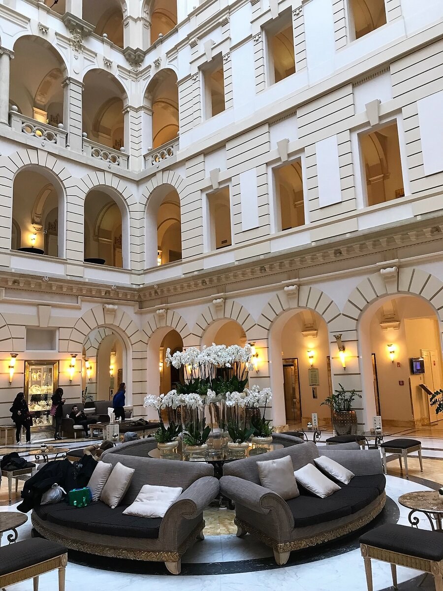 Помпезные здания