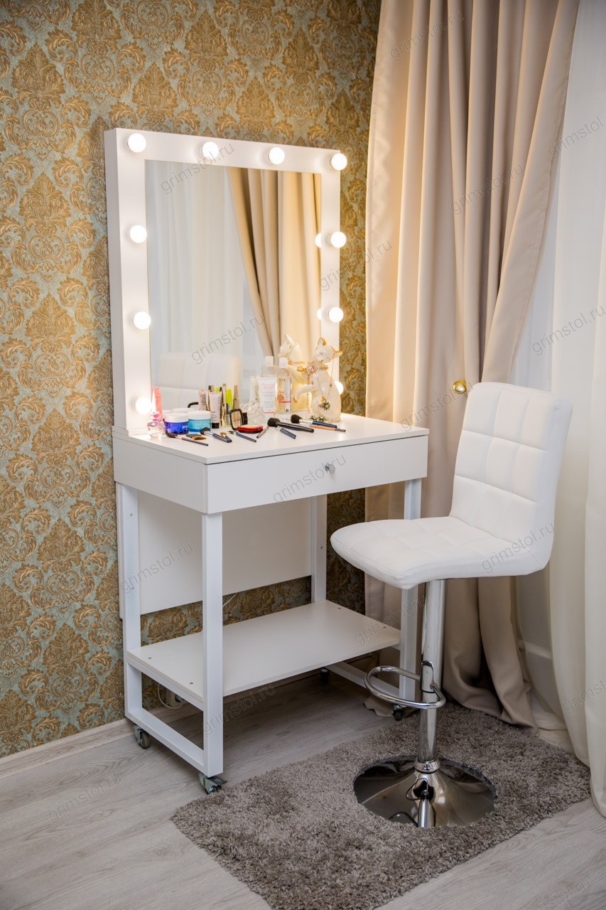 Столик гримерный с зеркалом 900х500х1480