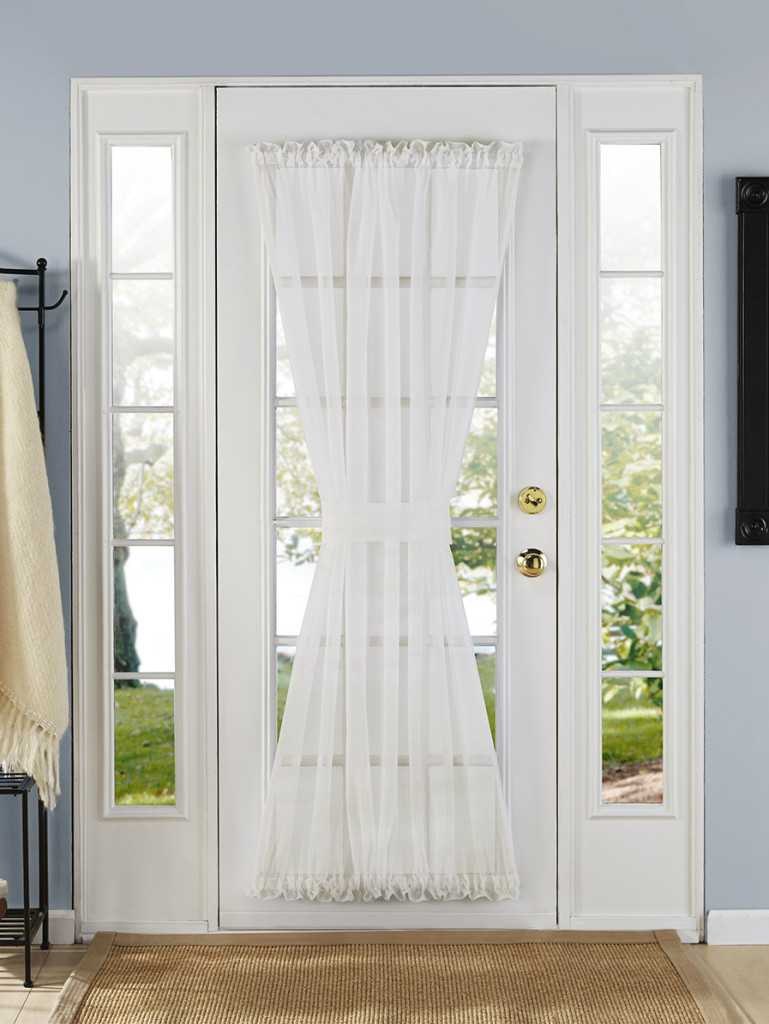 Шторы на входную дверь