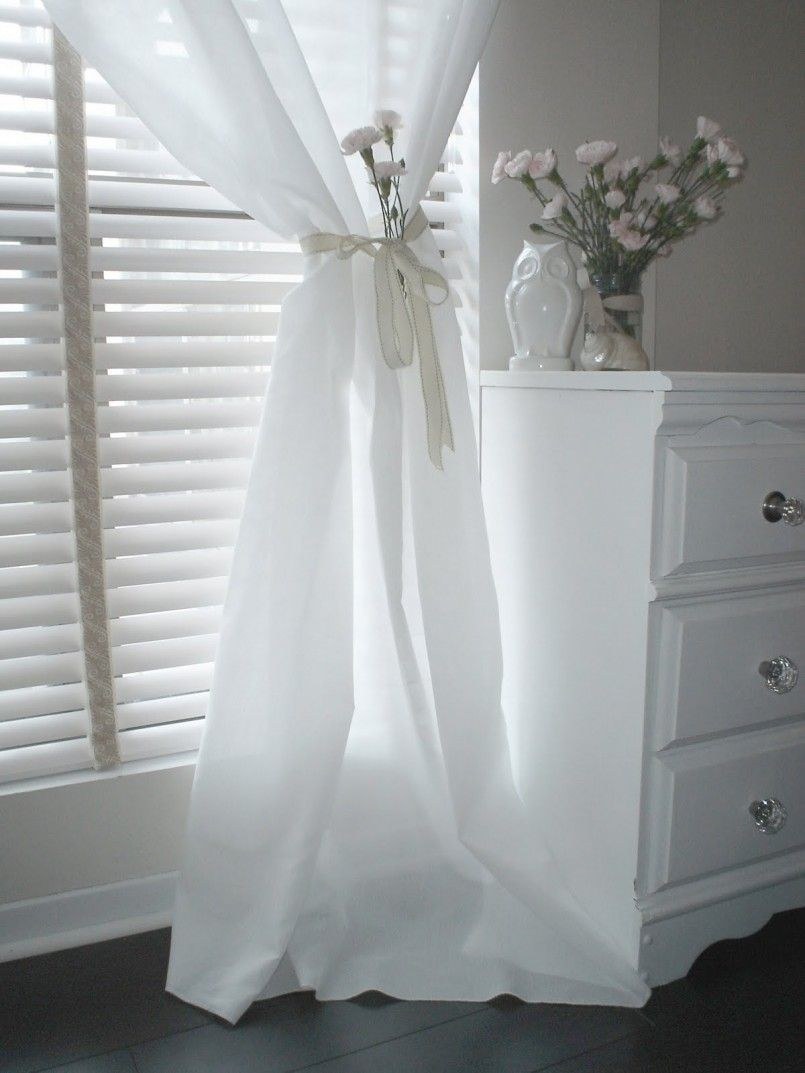 Белые шторы в интерьере