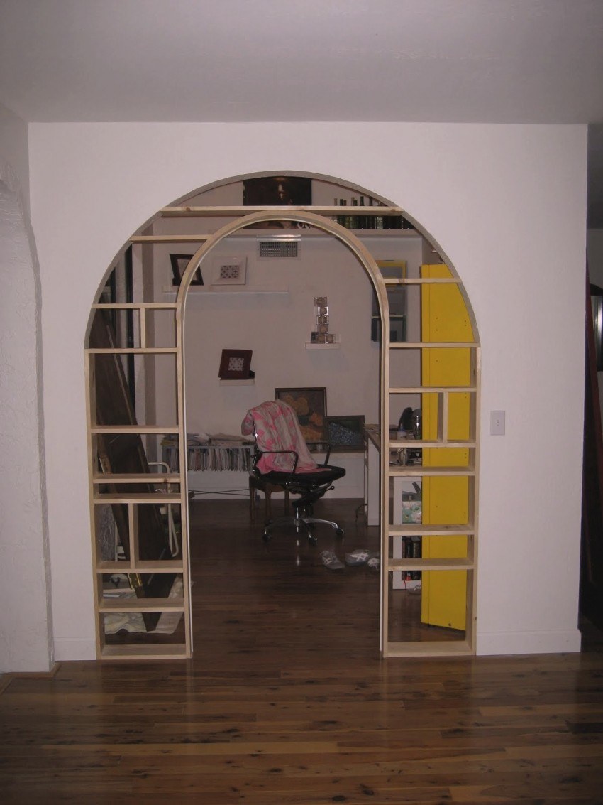 Межкомнатные арки с полками