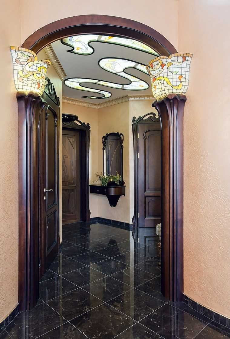 Прихожая с квадратной аркой