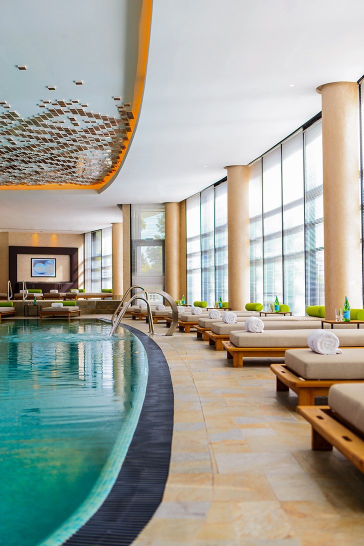 Отель Ренессанс Минск бассейн