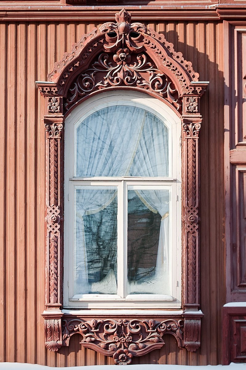 Наличник старинный. Дом Буркова Тюмень наличники. Тюменские наличники и резьба. Деревянное зодчество Тюмени наличники. Деревянное зодчество Тюмени окна.