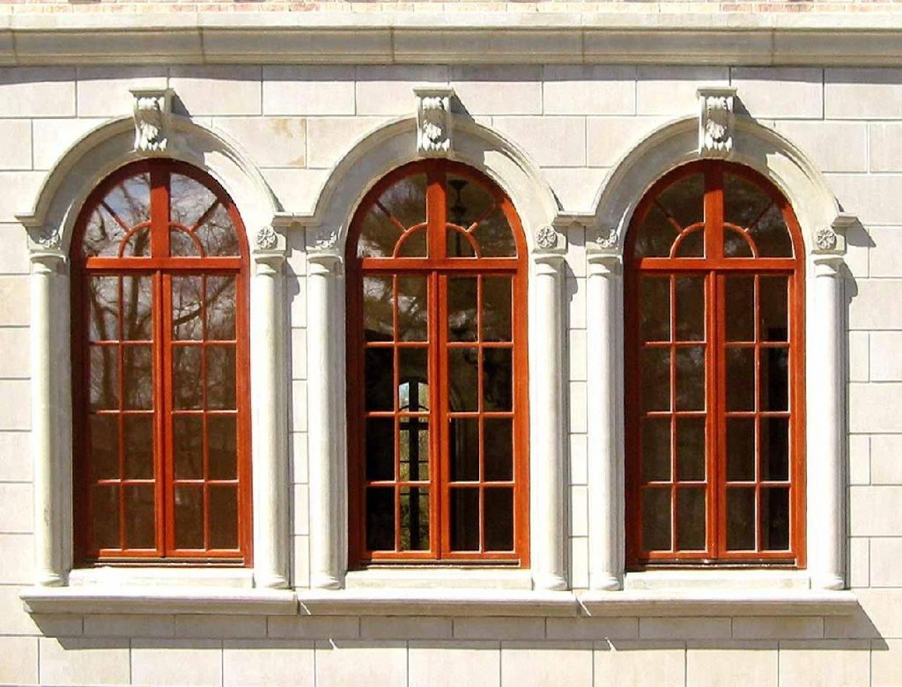 Window designs. Арочные окна. Фасад с арочными окнами. Старинные арочные окна. Окно арка.