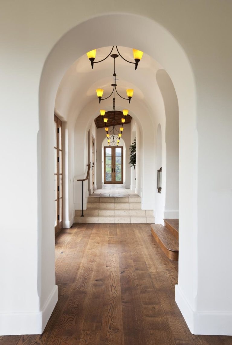 Нестандартная арка в коридоре