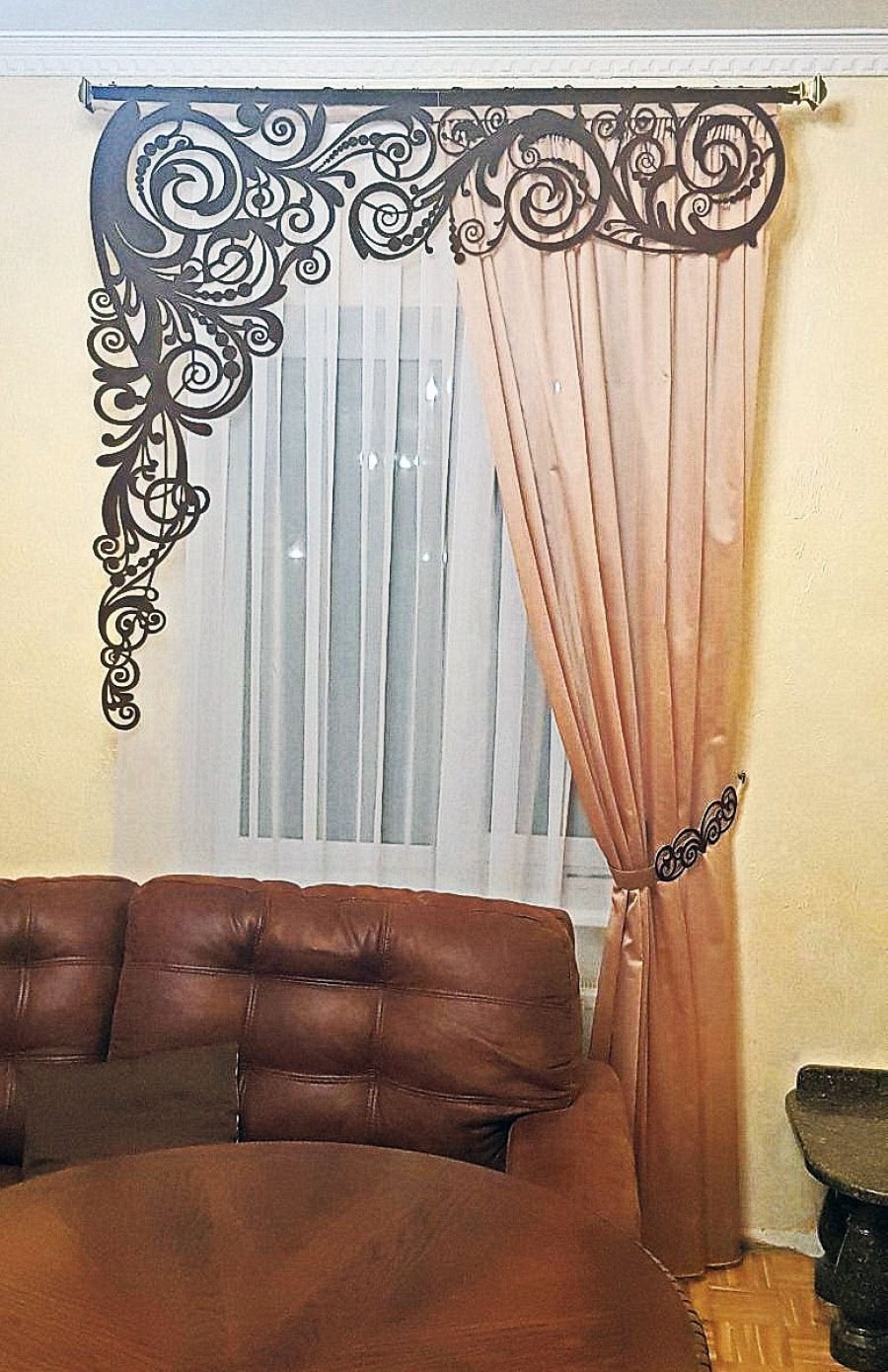 Резной ламбрекен