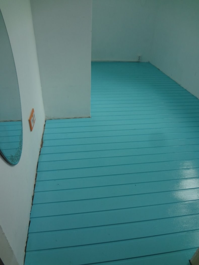 Крашеный деревянный пол